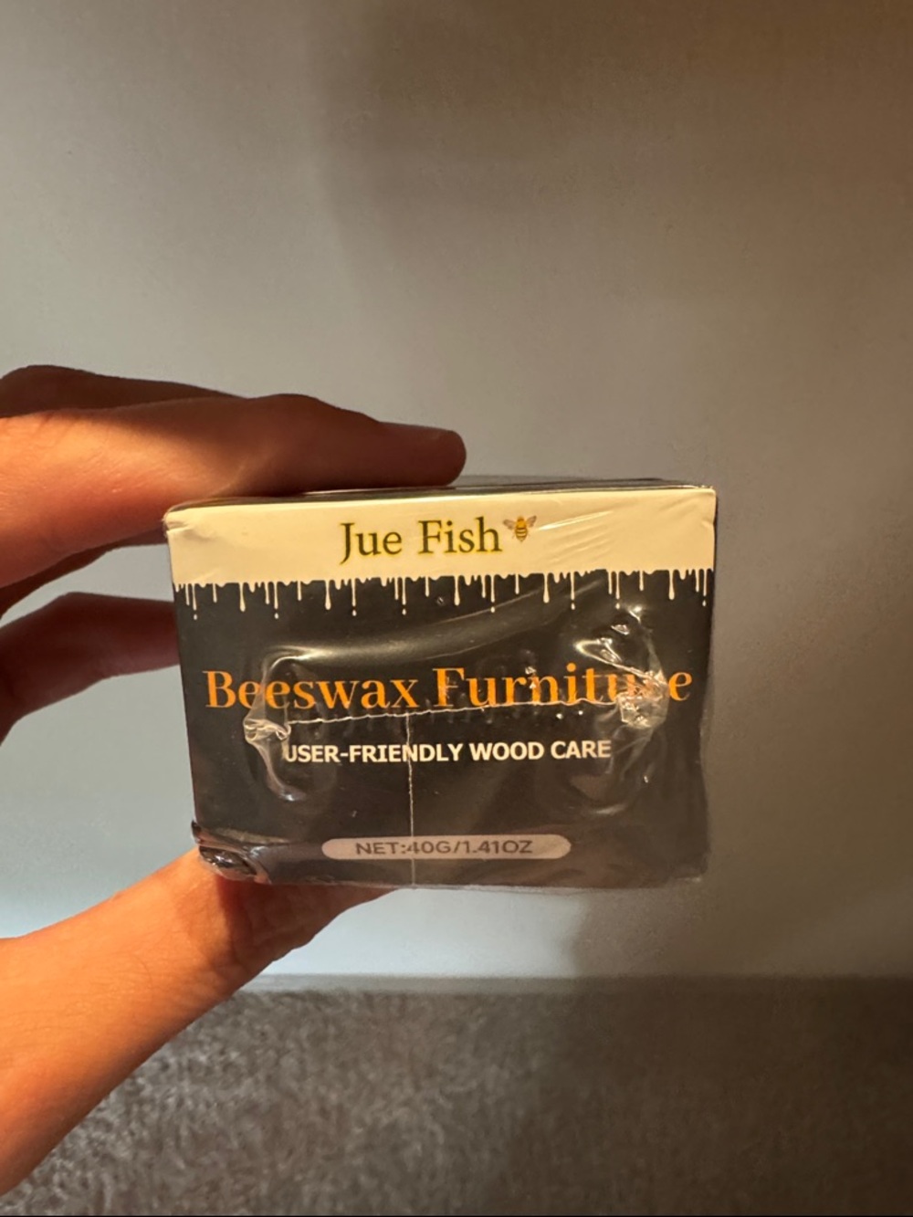 Jue Fish Beeswax Furniture Polish - Dark Gray & Gold